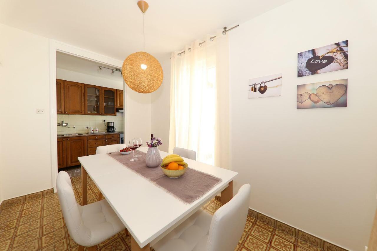 Appartamento Grande Riposo Zara Esterno foto