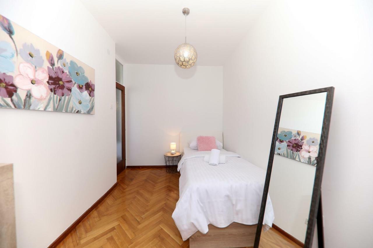 Appartamento Grande Riposo Zara Esterno foto