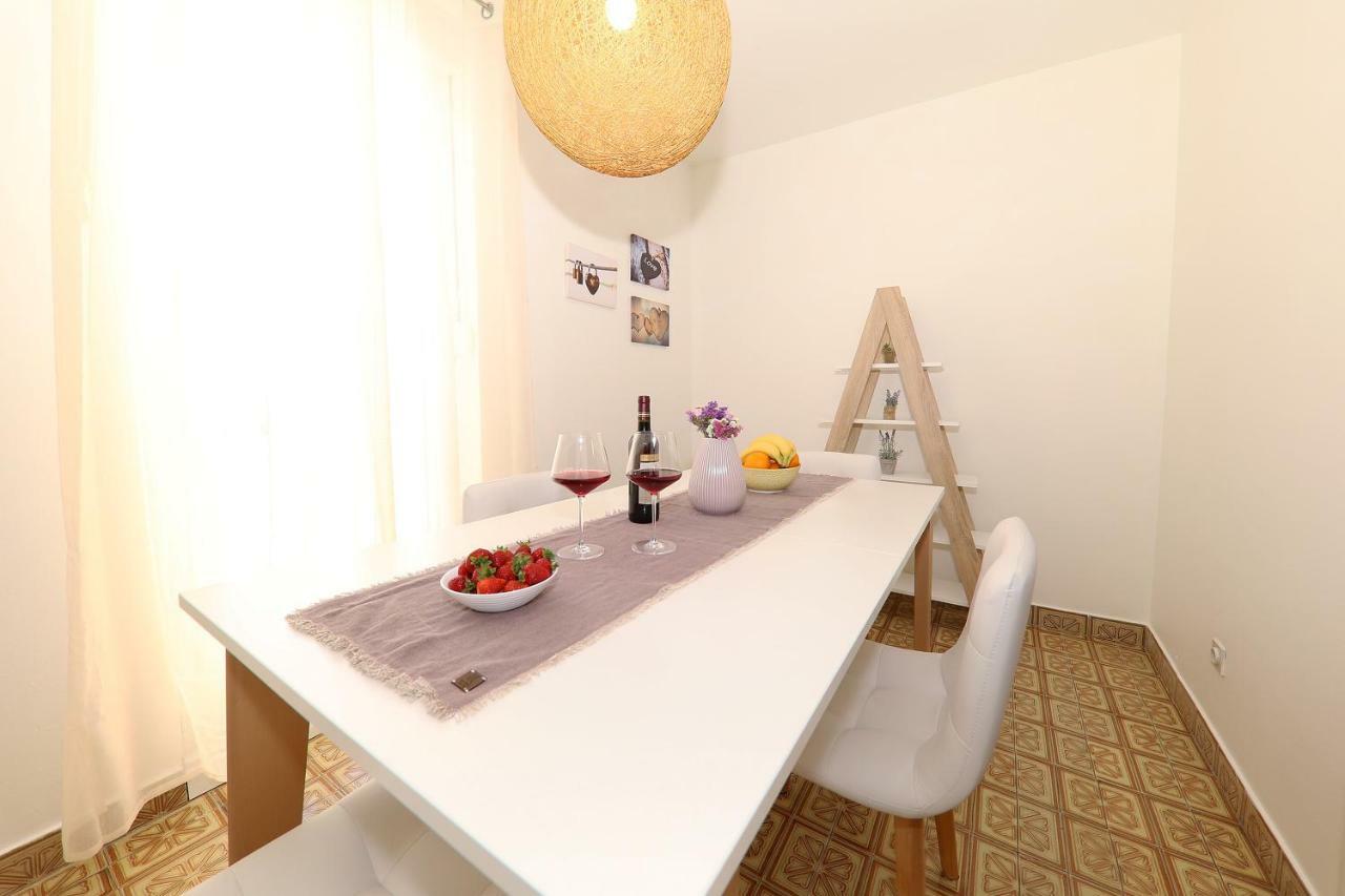 Appartamento Grande Riposo Zara Esterno foto