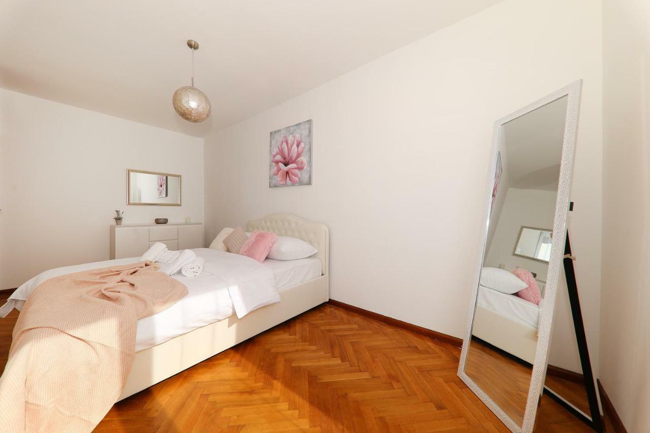 Appartamento Grande Riposo Zara Esterno foto